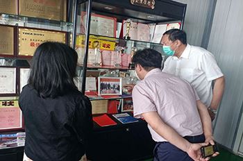 Korean Customers Visit The Factory